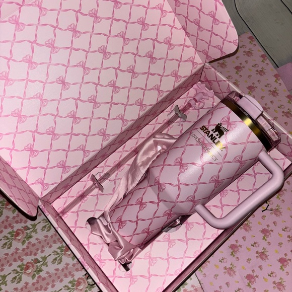 Stanley x Loveshackfancy 40oz quencher tumbler baby bow zip/ pink peppermint cup - Picture 4 of 7
